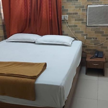 Glitz Hotels Sai Guest House - Nr Inorbit Mall Vashi Navi Mumbai Exteriör bild