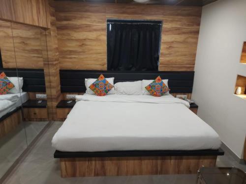 Glitz Hotels Sai Guest House - Nr Inorbit Mall Vashi Navi Mumbai Exteriör bild