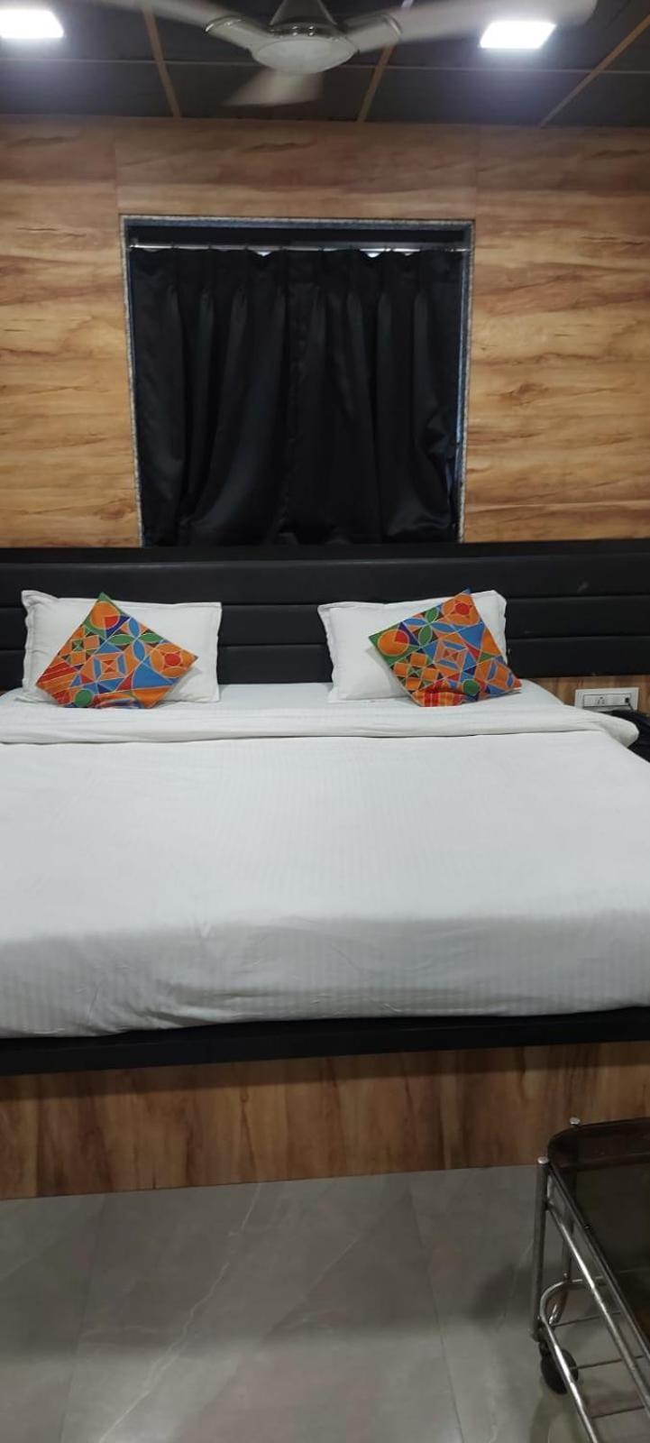 Glitz Hotels Sai Guest House - Nr Inorbit Mall Vashi Navi Mumbai Exteriör bild