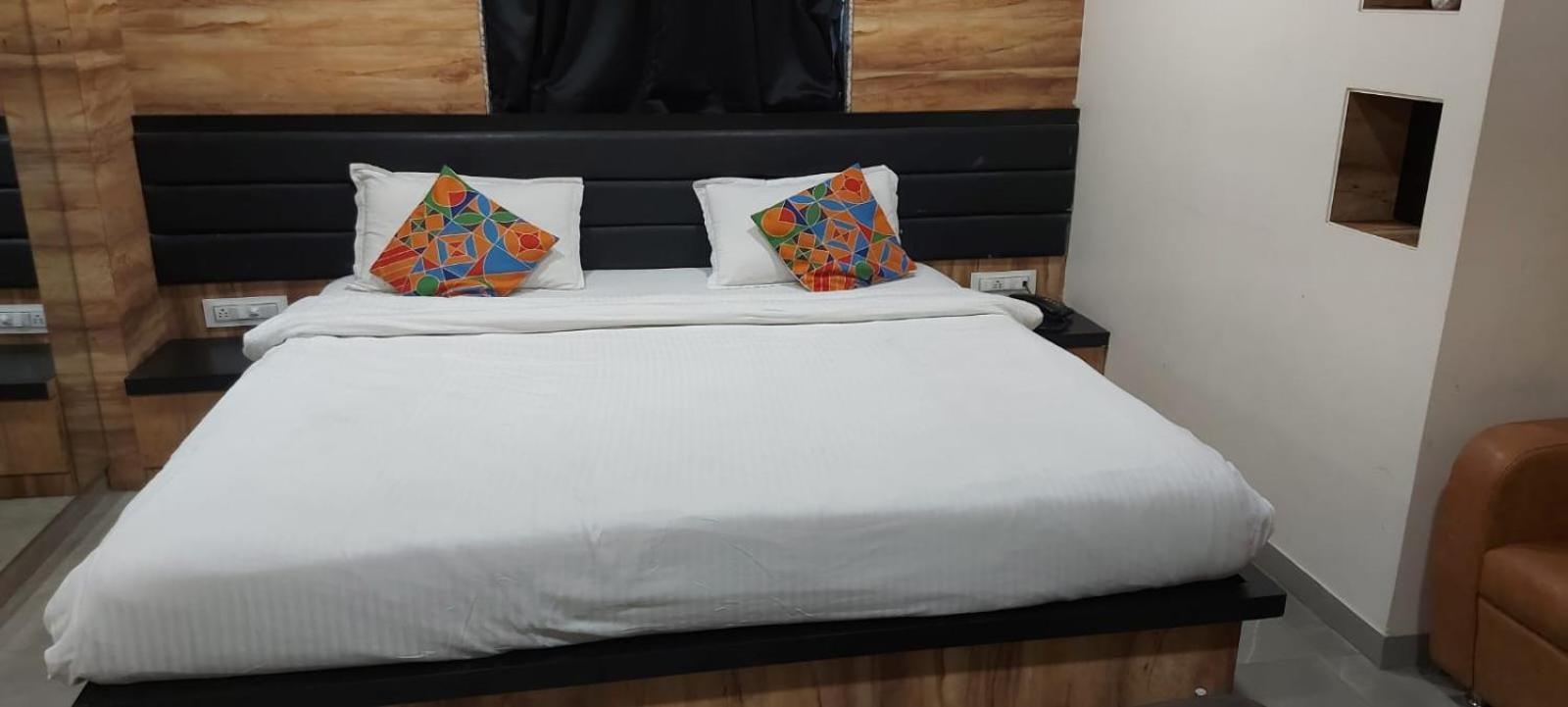 Glitz Hotels Sai Guest House - Nr Inorbit Mall Vashi Navi Mumbai Exteriör bild